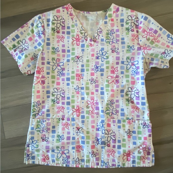 Lot of 6 scrub tops - Picture 2 of 6